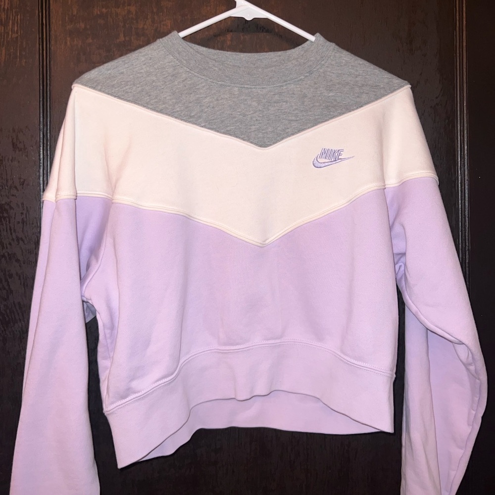 womens pastel nike crewneck size M